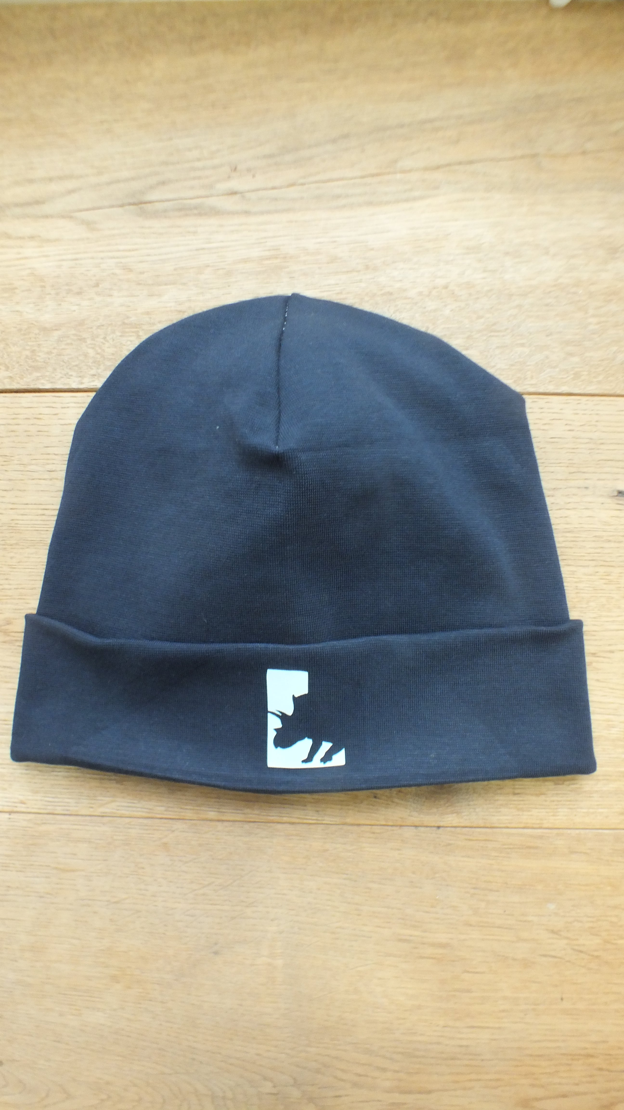 Hipster Beanie Dunkelblau Dino Buchstabe hellblau