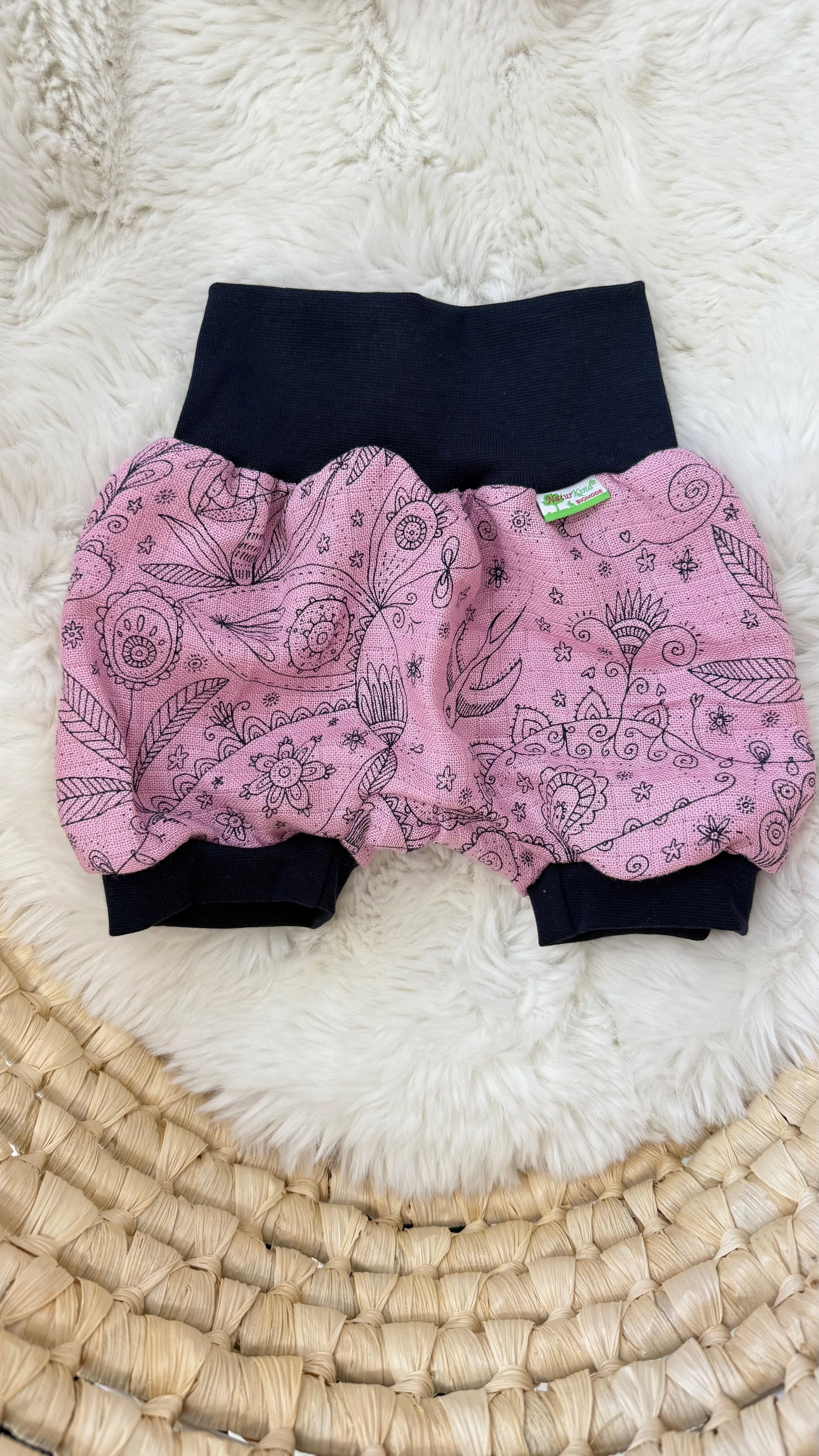 Kurze Mitwachshose Bambus Musselin Floral rosa dunkelblau