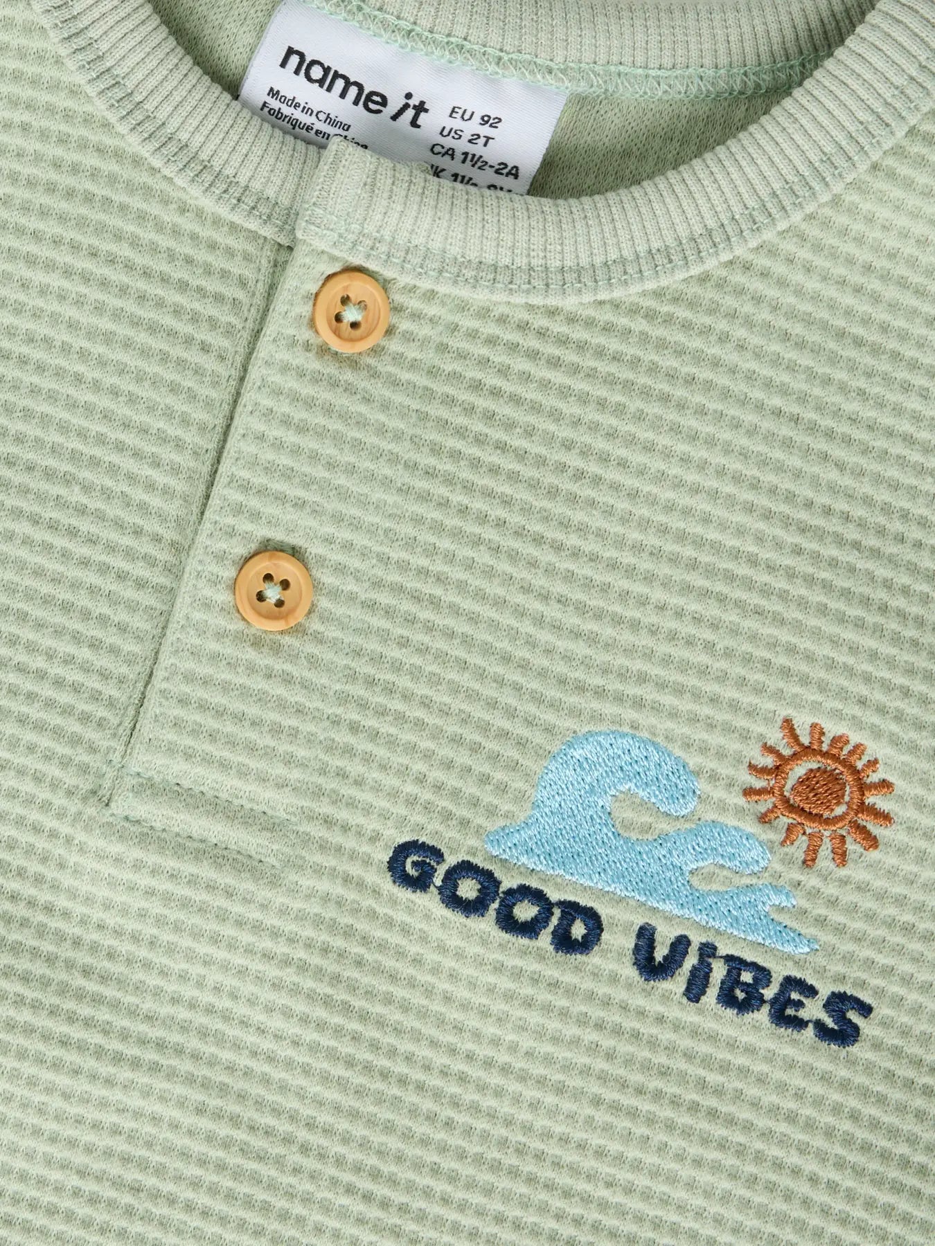 Name Waffle T-Shirt Good Vibes lindgrün