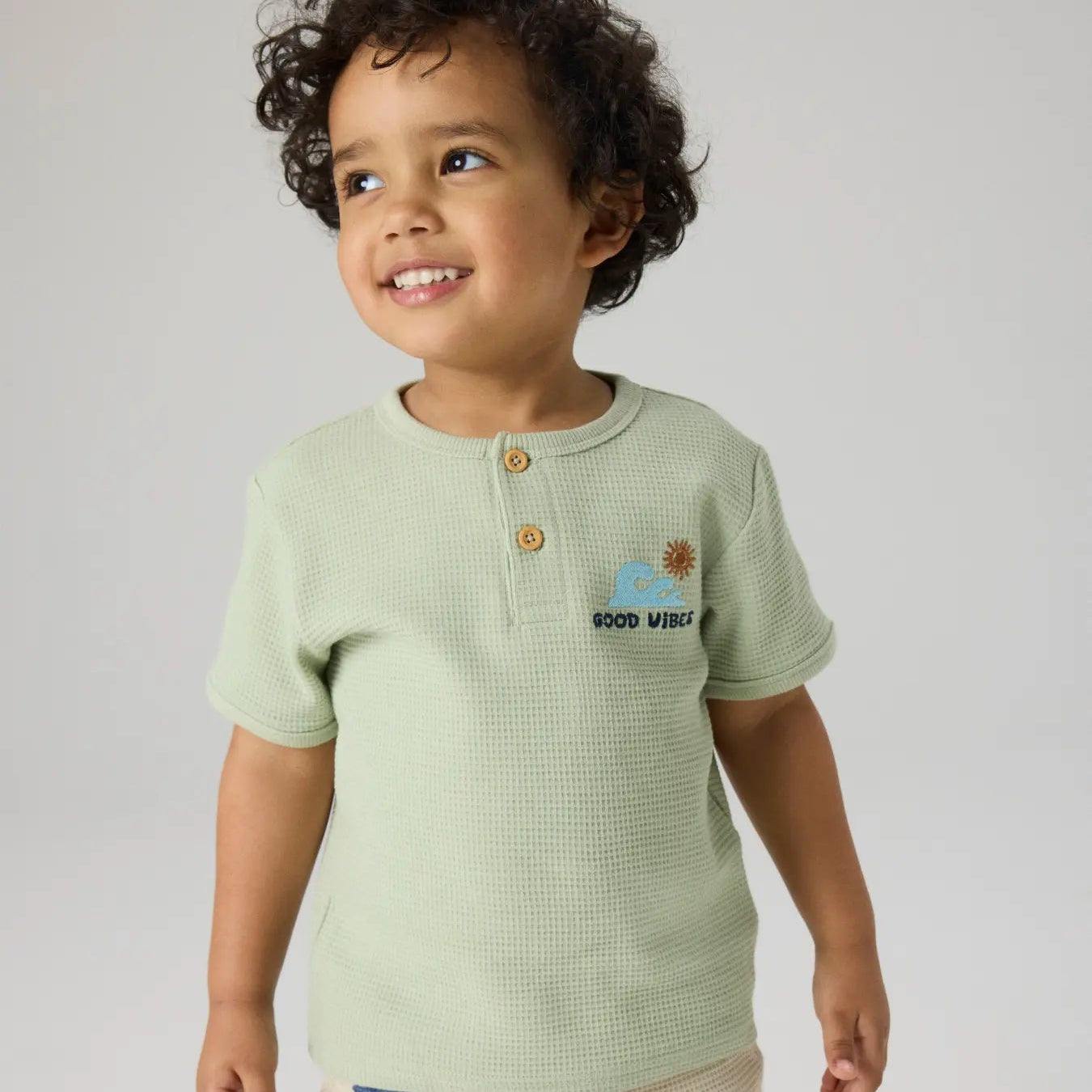Name Waffle T-Shirt Good Vibes lindgrün