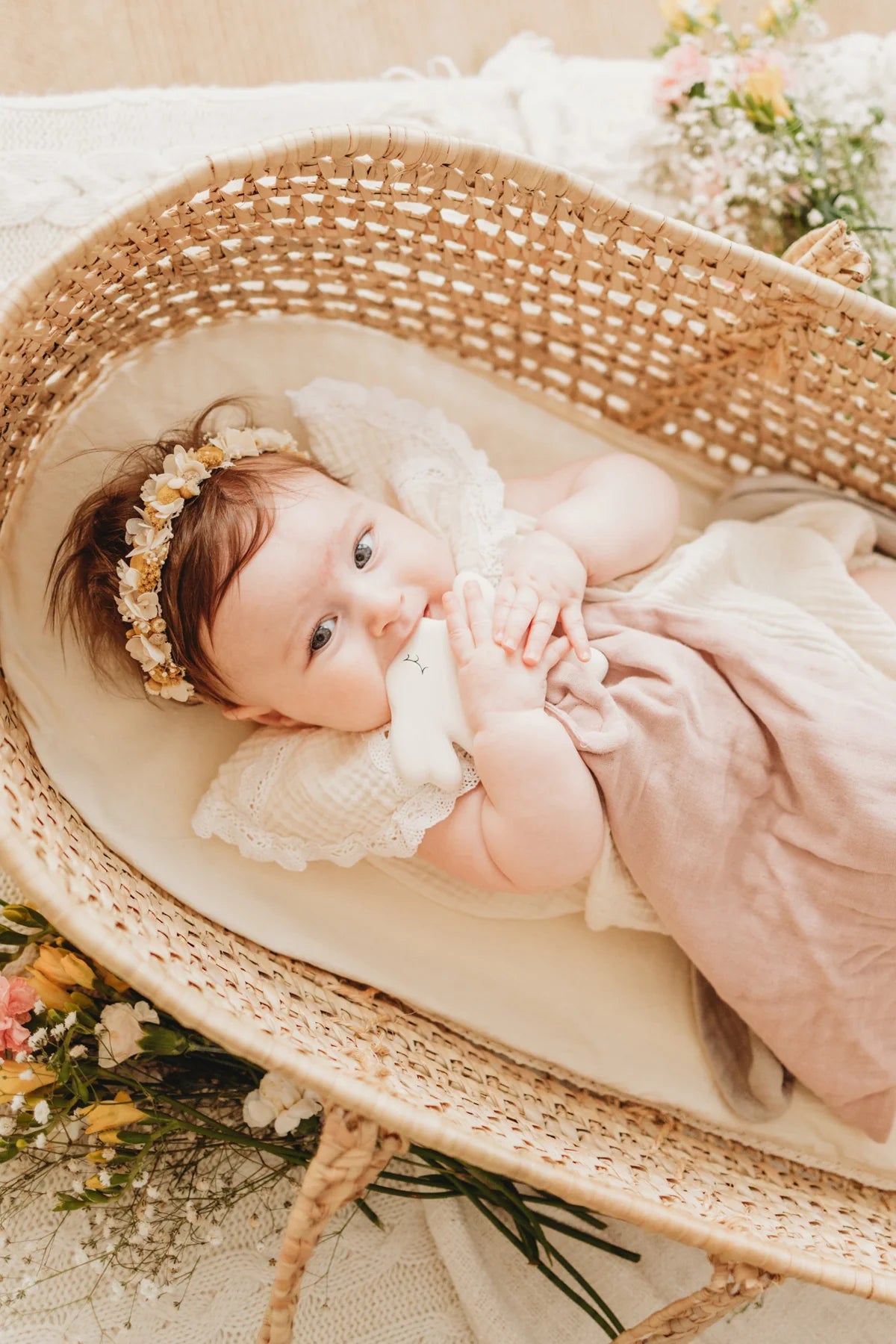 Kikadu Beißring Hase mit Schnuffeltuch pale rose