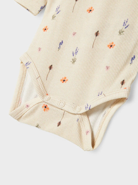 Name it Langarm Rib Body Blumenwiese beige