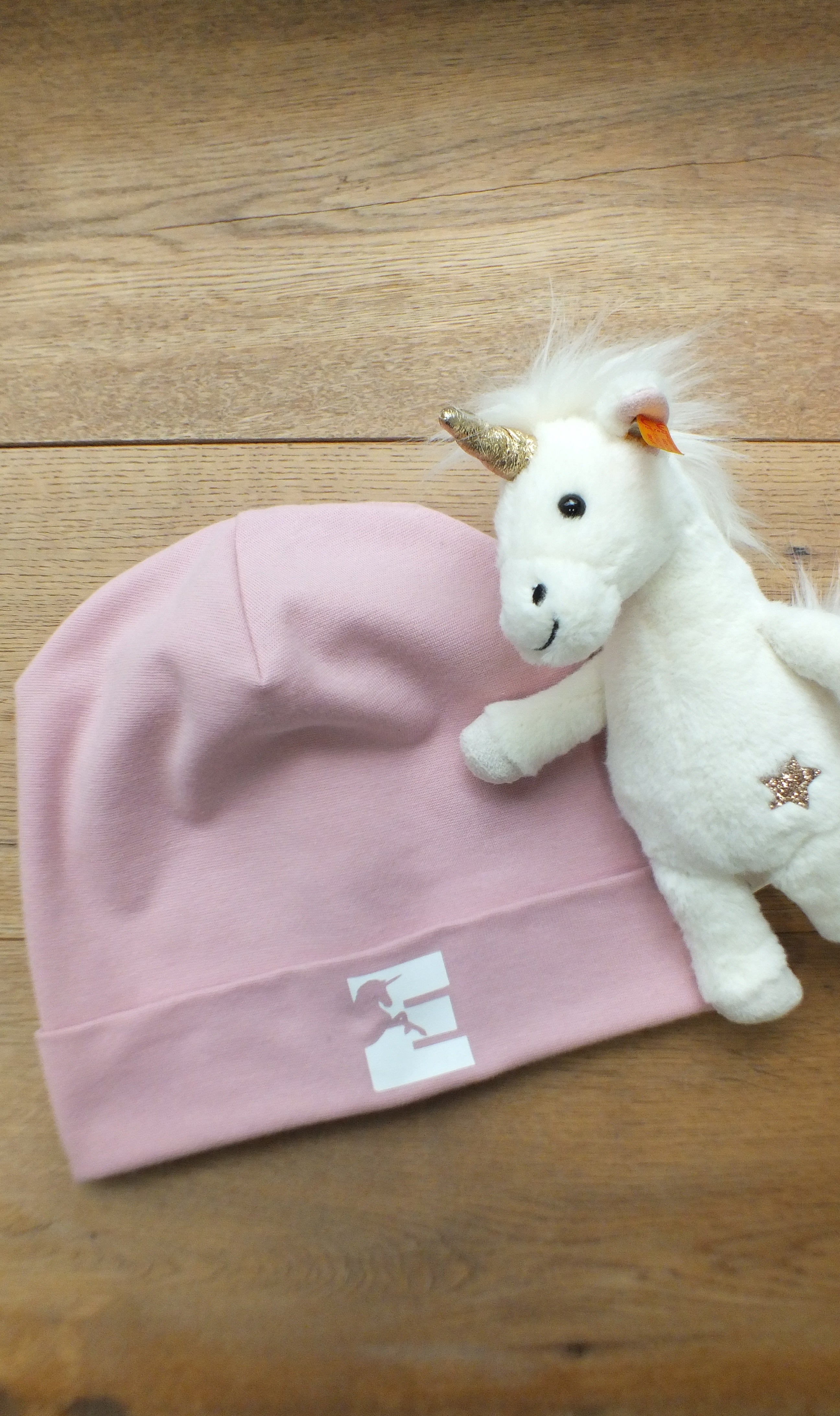 Hipster Beanie Altrosa Einhorn Buchstabe weiß