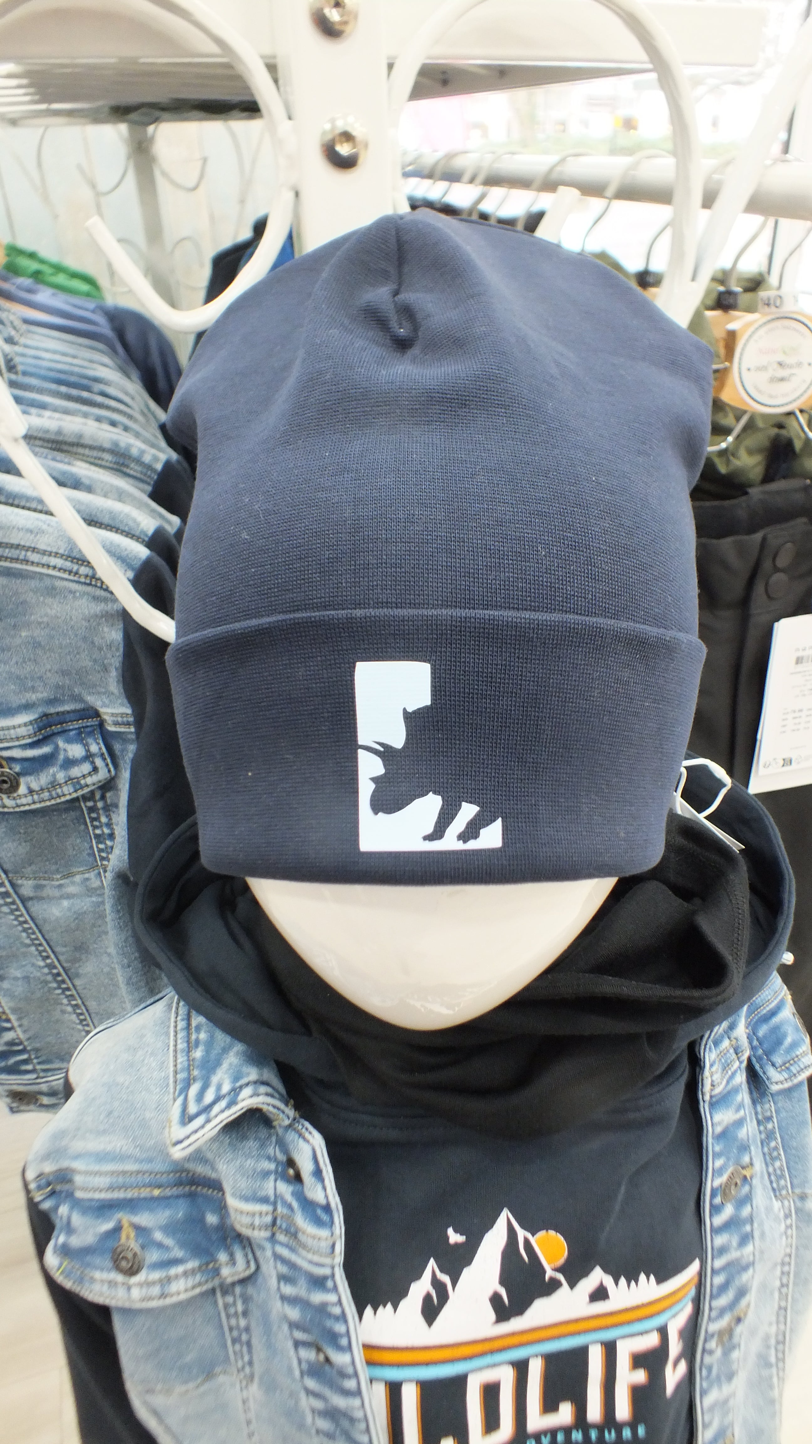 Hipster Beanie Dunkelblau Dino Buchstabe hellblau
