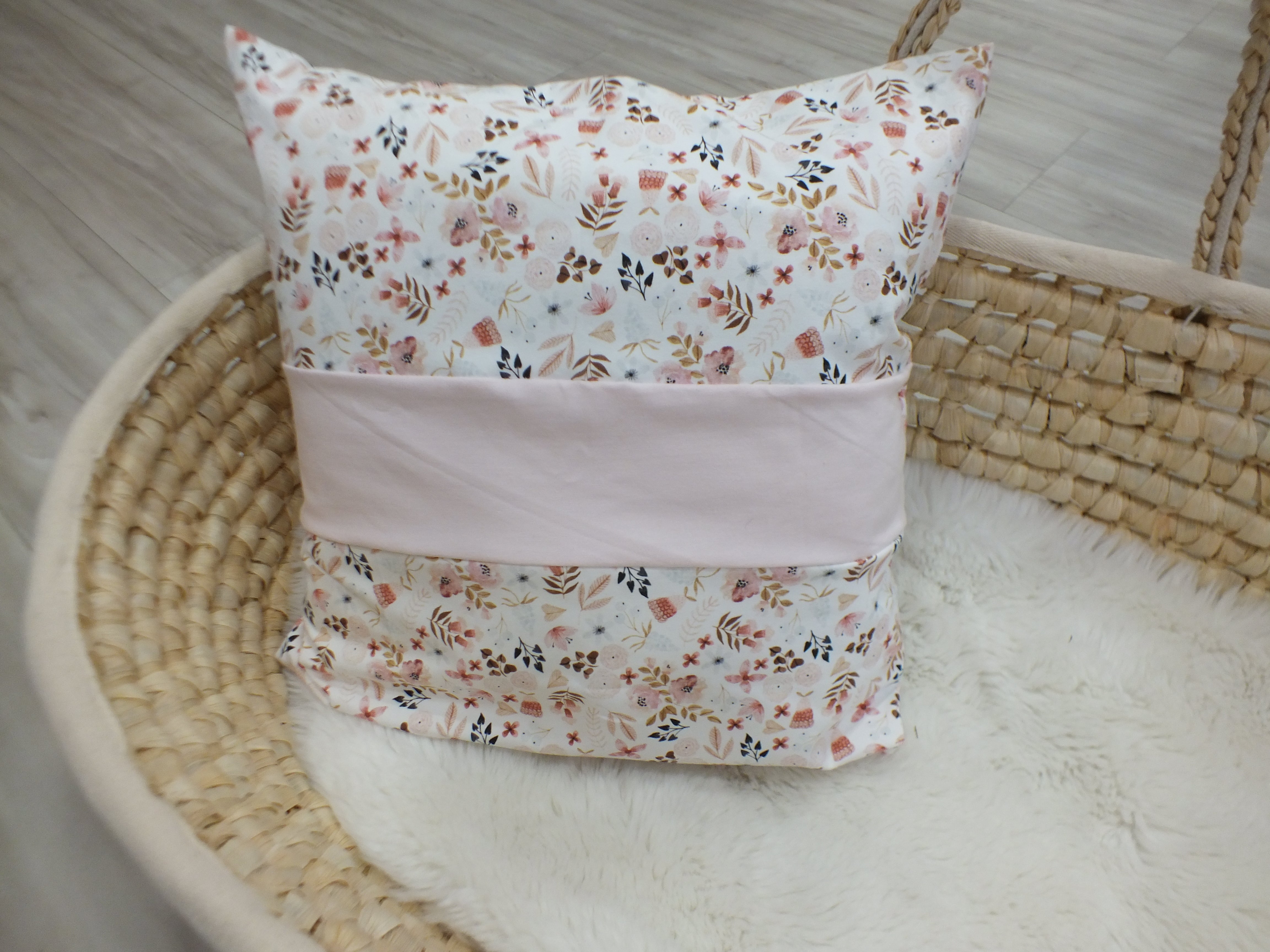 Kissen mit Namen Boho Flowers, Uni zartrosa