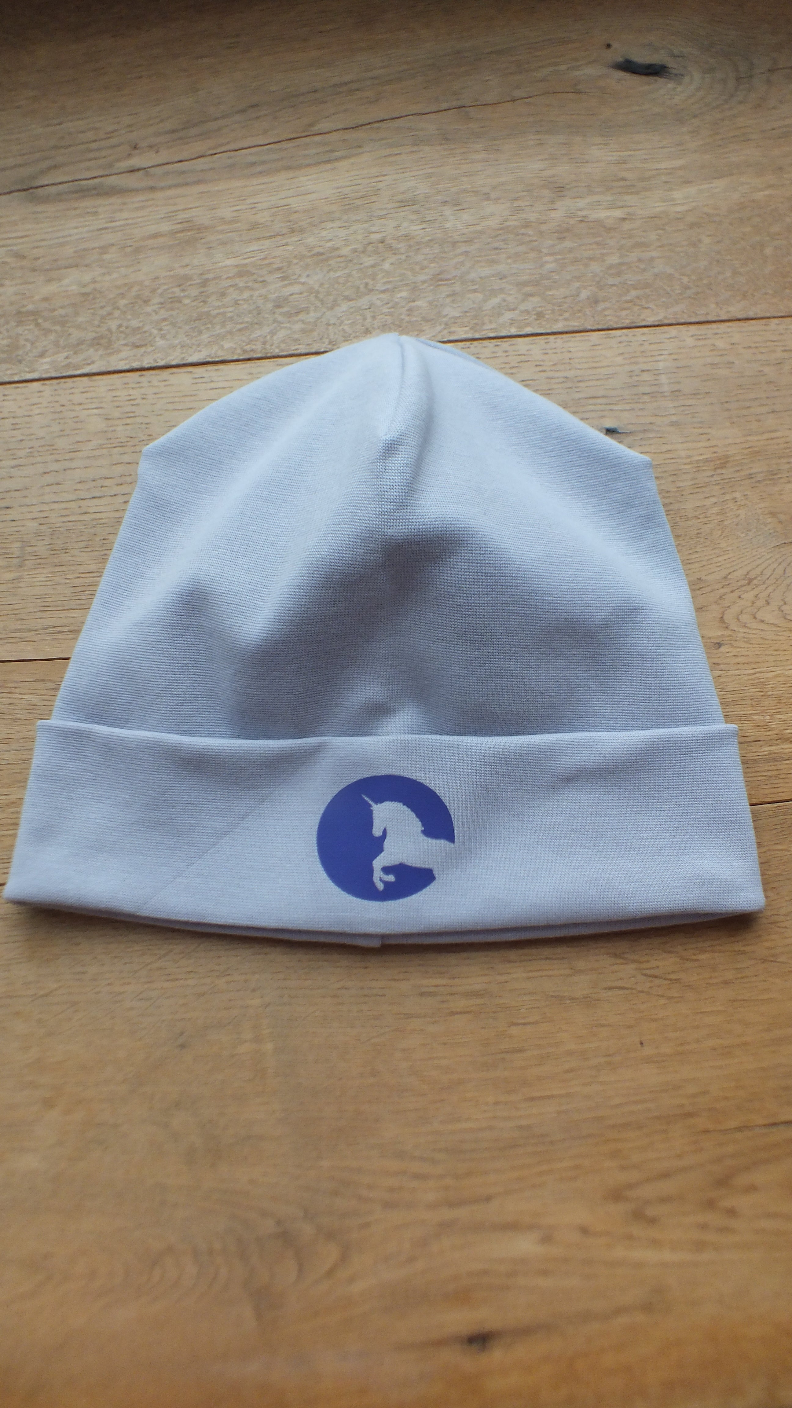 Hipster Beanie Flieder Einhorn Buchstabe lila