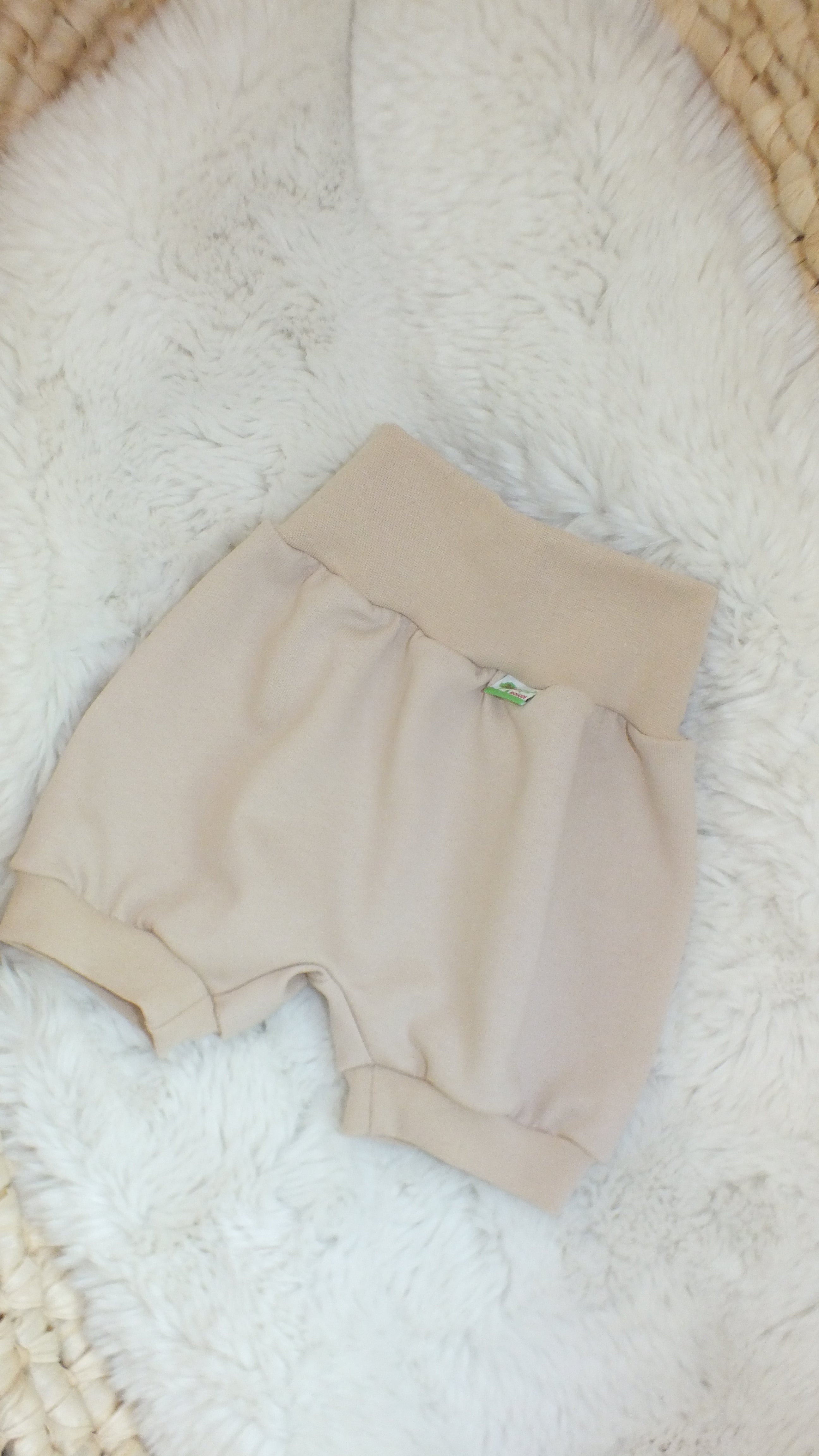 Kurze Mitwachshose Uni beige