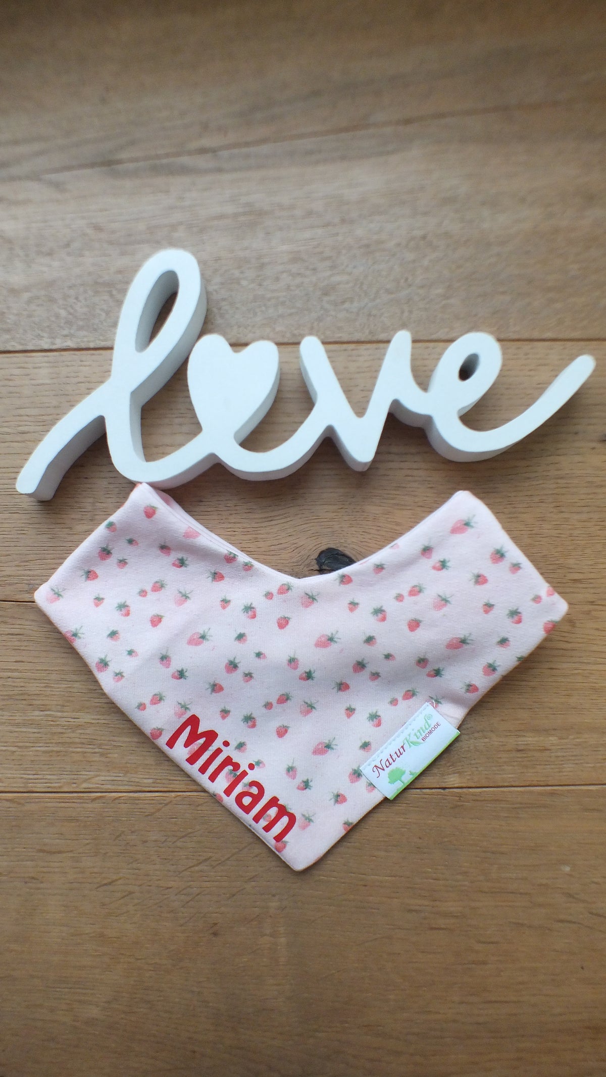 Wendehalstuch Erdbeerliebe mit Name, Name rot