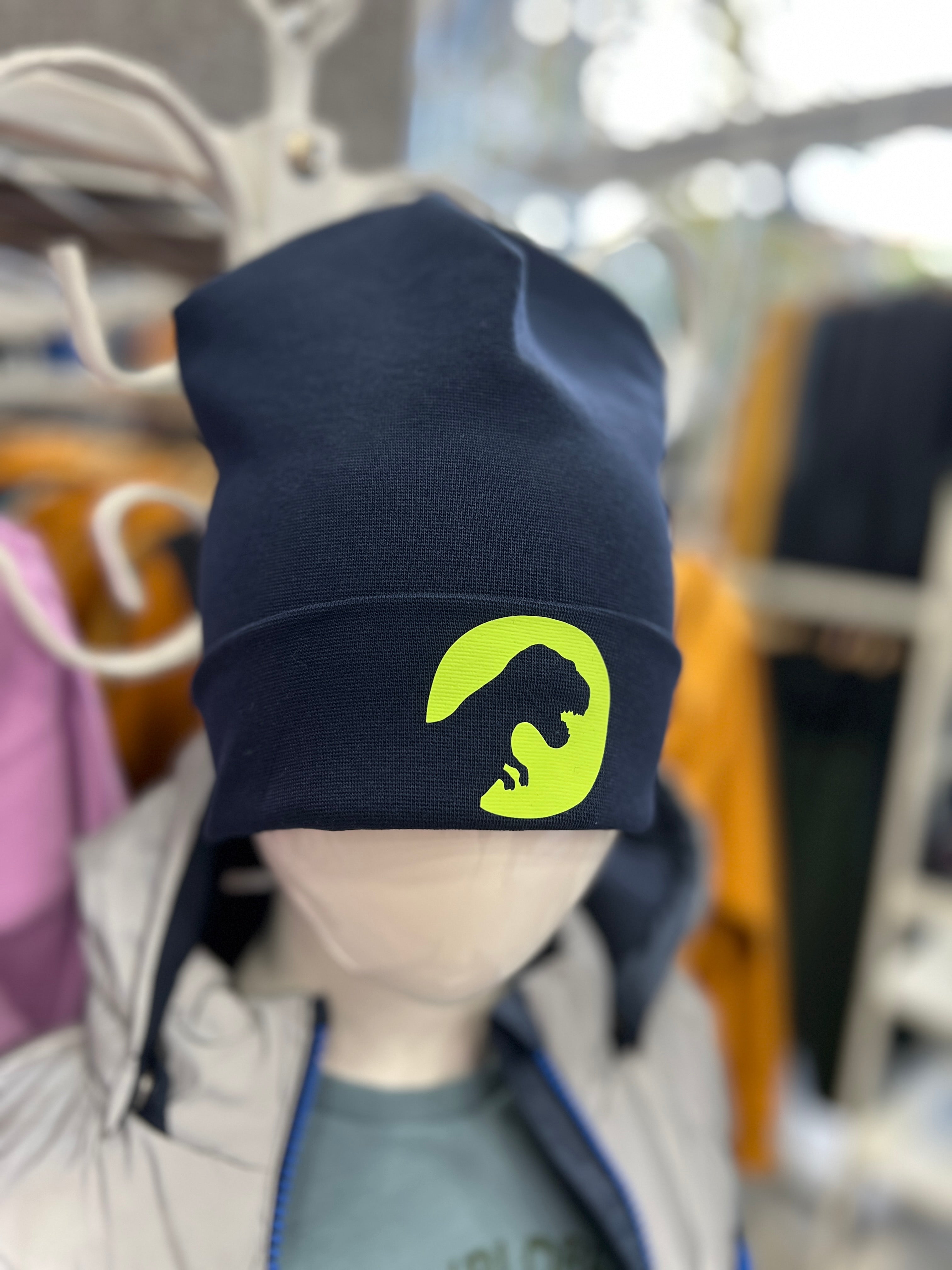 Hipster Beanie Dunkelblau Dino Buchstabe hellgrün