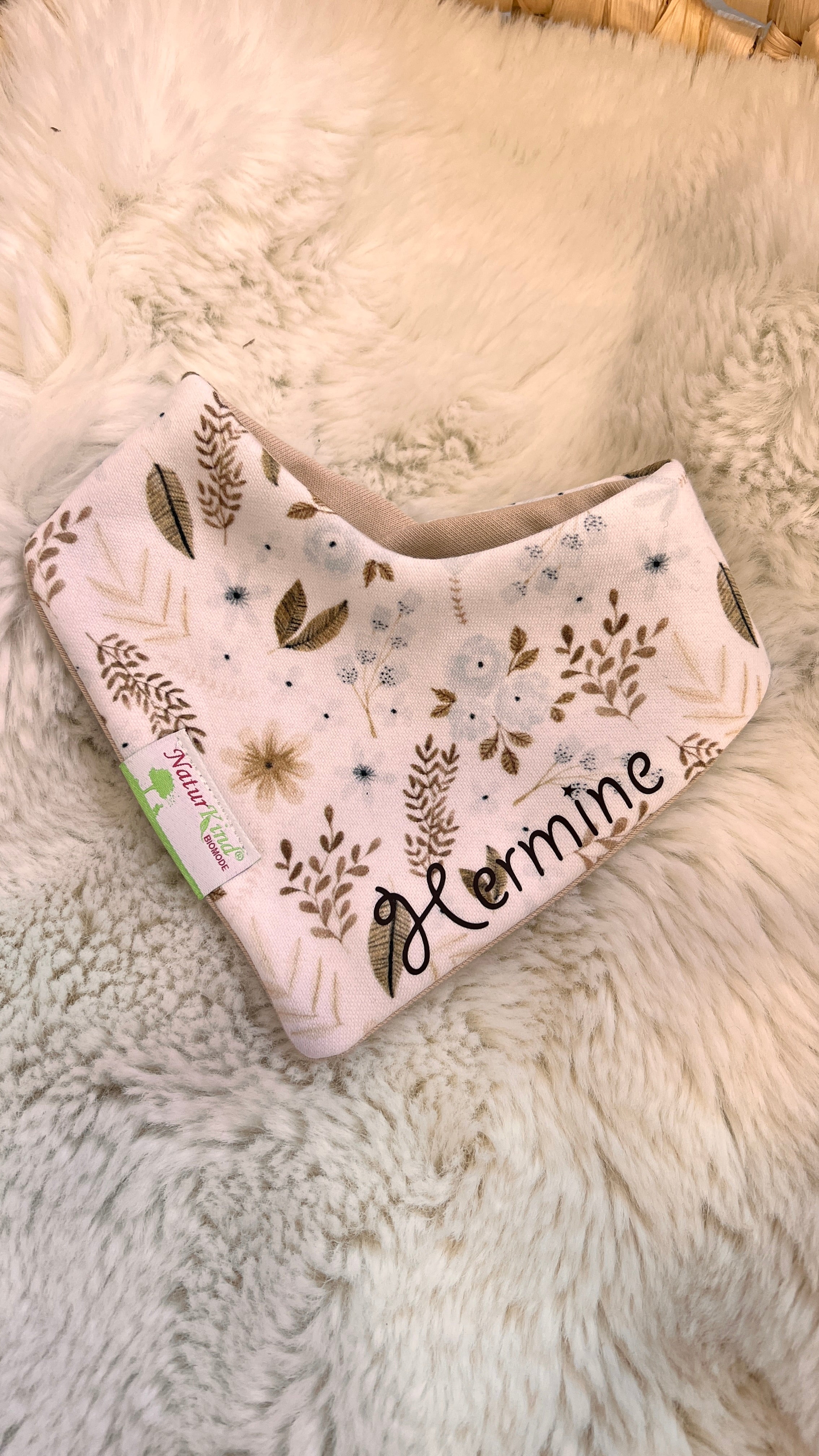 Wendehalstuch Boho Flowers beige mit Name, Name dunkelblau