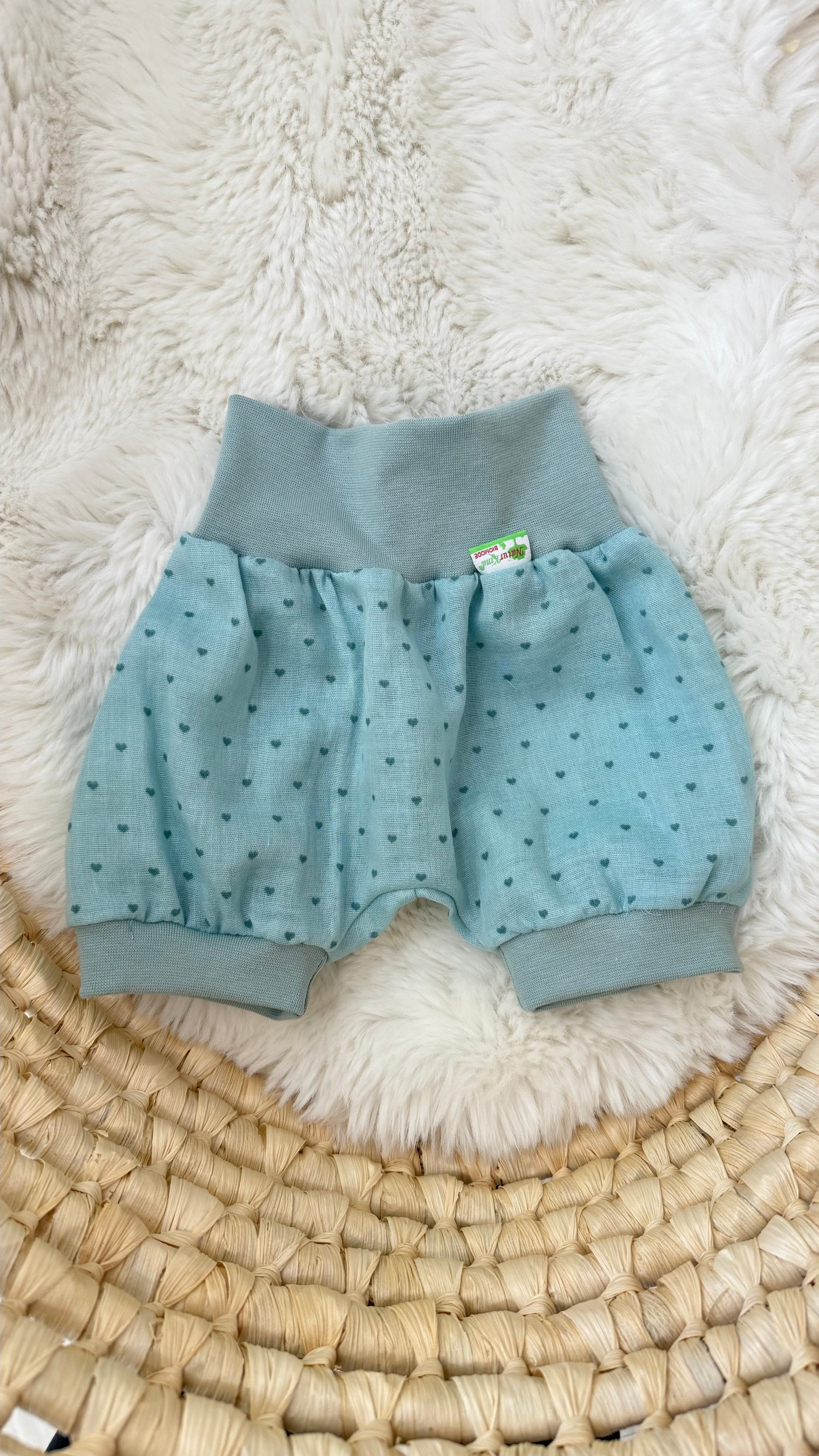 Kurze Mitwachshose Musselin Herzen mint