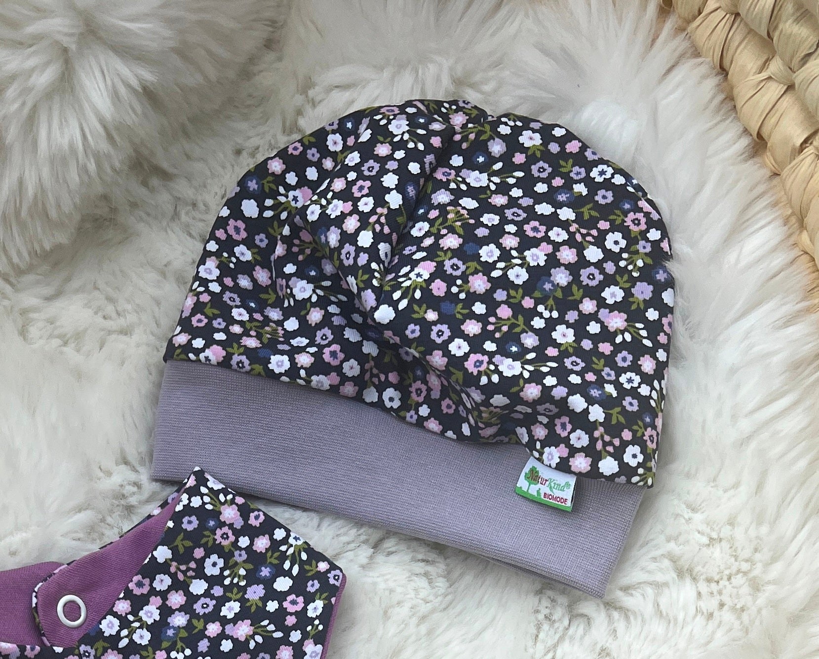 Bündchen Beanie Lila Streublumen