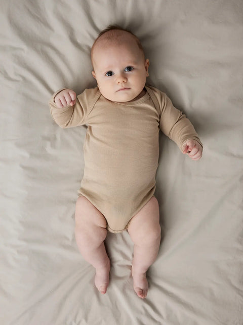 Name it Langarm Body mit Schlupausschnitt Uni teddybärbraun