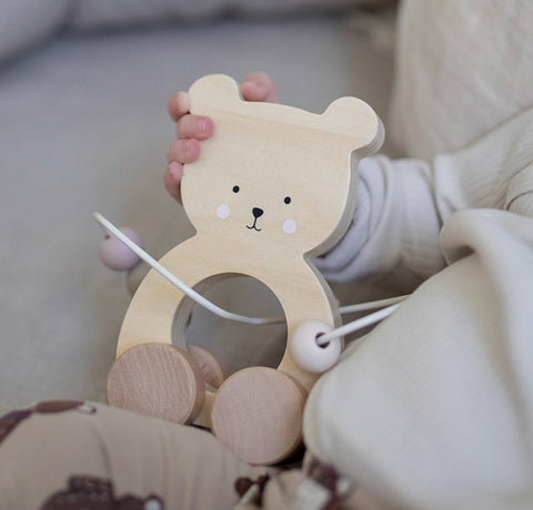 Jabadabado Schiebespielzeug Teddy mit Motorikschleife / Natur