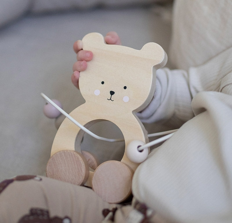 Jabadabado Schiebespielzeug Teddy mit Motorikschleife / Natur