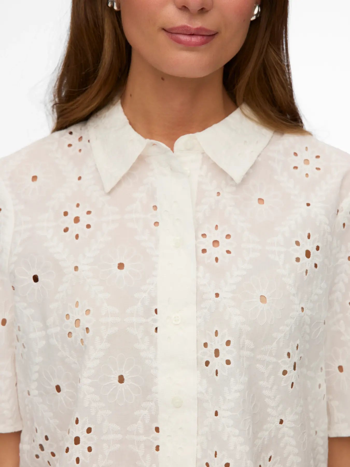 Vero Moda kurze Bluse mit Lochmuster weiß